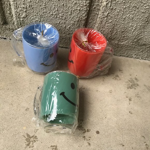 3 Smiley Cups NWOT - Picture 2 of 4